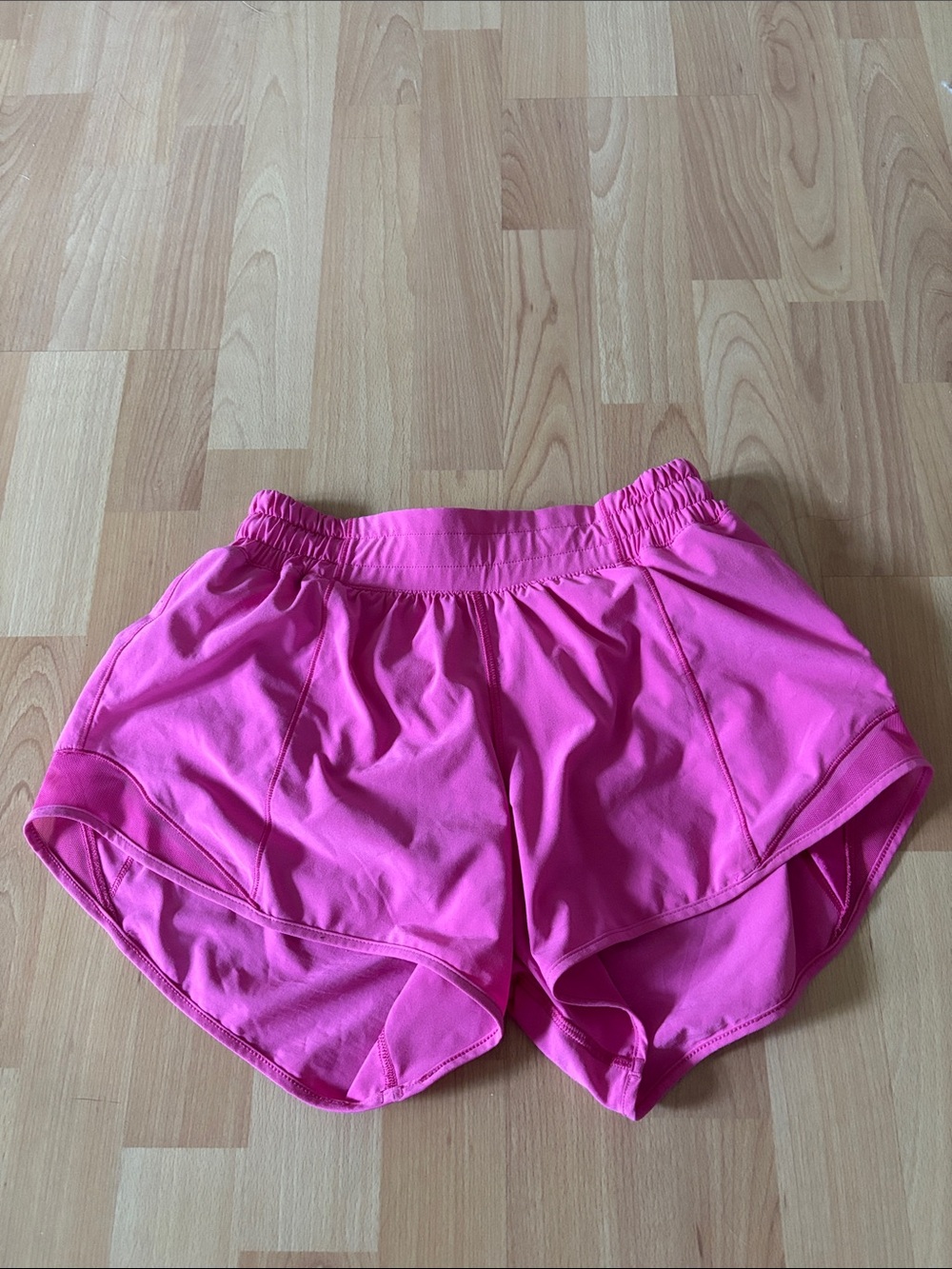 lululemon ~ Hotty Hot High-Rise Lined Short 4”